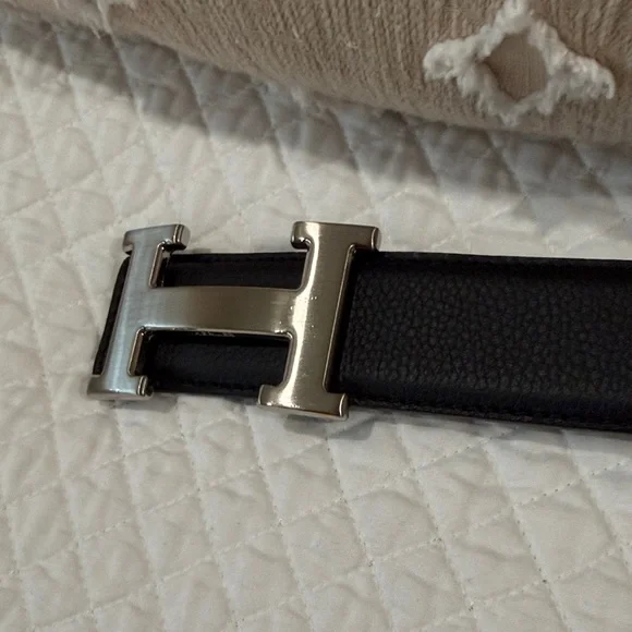 Black Leather Belt with H Silver Buckle - Picture 4 of 6